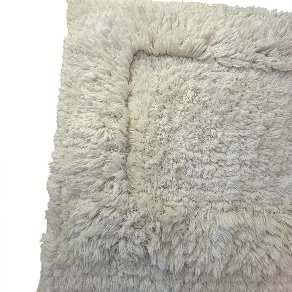 Crate & Barrel Raffee White Fluffy Cotton Bath‎ Mat 2ft x 3ft